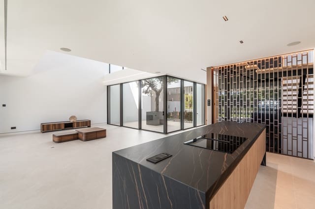 4 makuuhuone Paritalo myytävänä paikassa La Dama de Noche - La Alzambra, Marbella mukana uima-altaan 
autotalli - 4 800 000 € (Ref: 10186459)