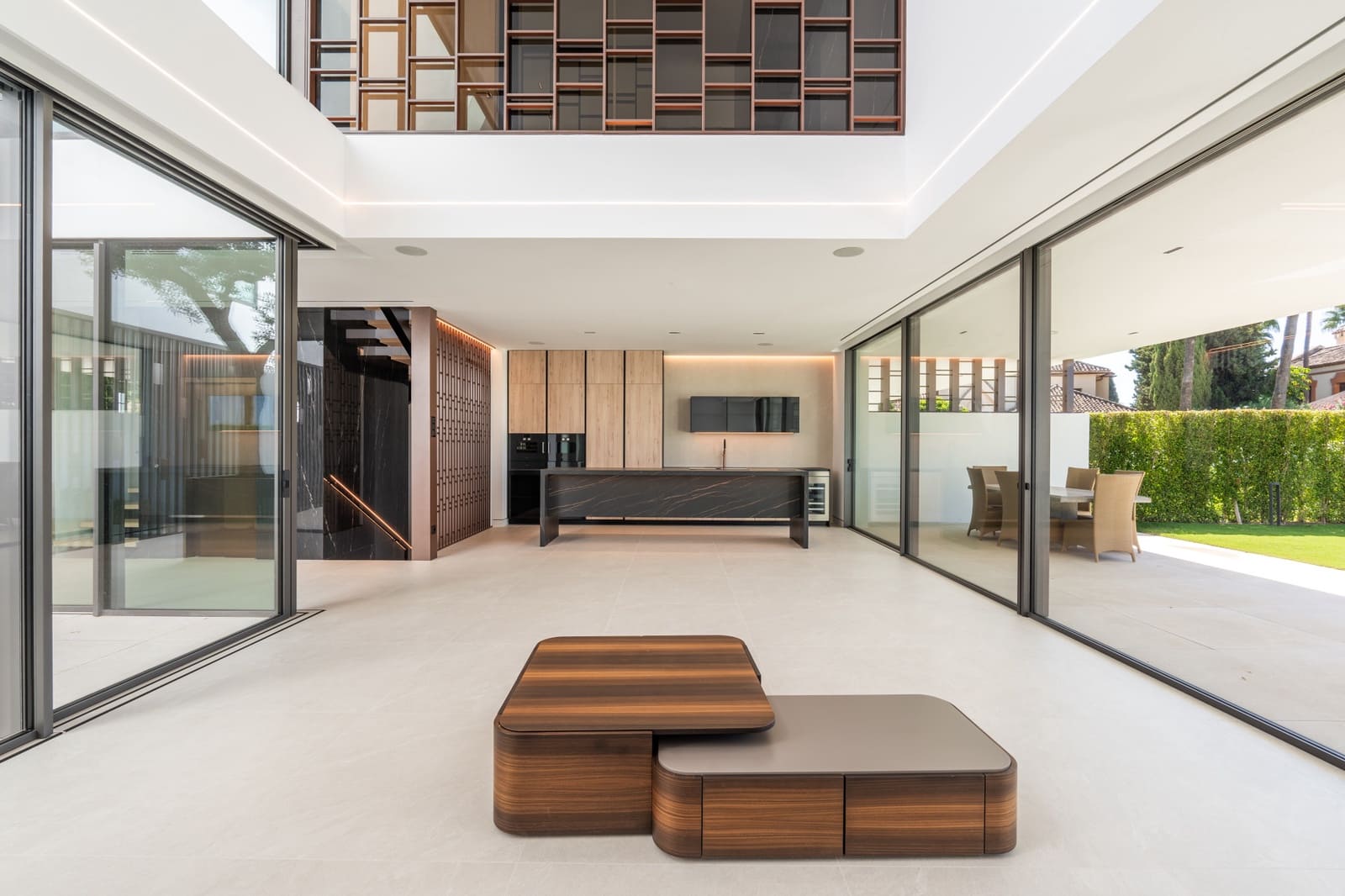 Pareado de 4 habitaciones en Nueva Andalucia en venta con piscina garaje - 4.800.000 € (Ref: 10186459)