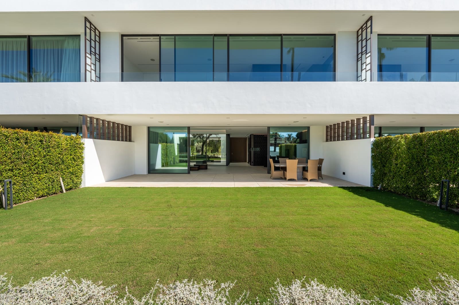 Pareado de 4 habitaciones en Nueva Andalucia en venta con piscina garaje - 4.800.000 € (Ref: 10186459)