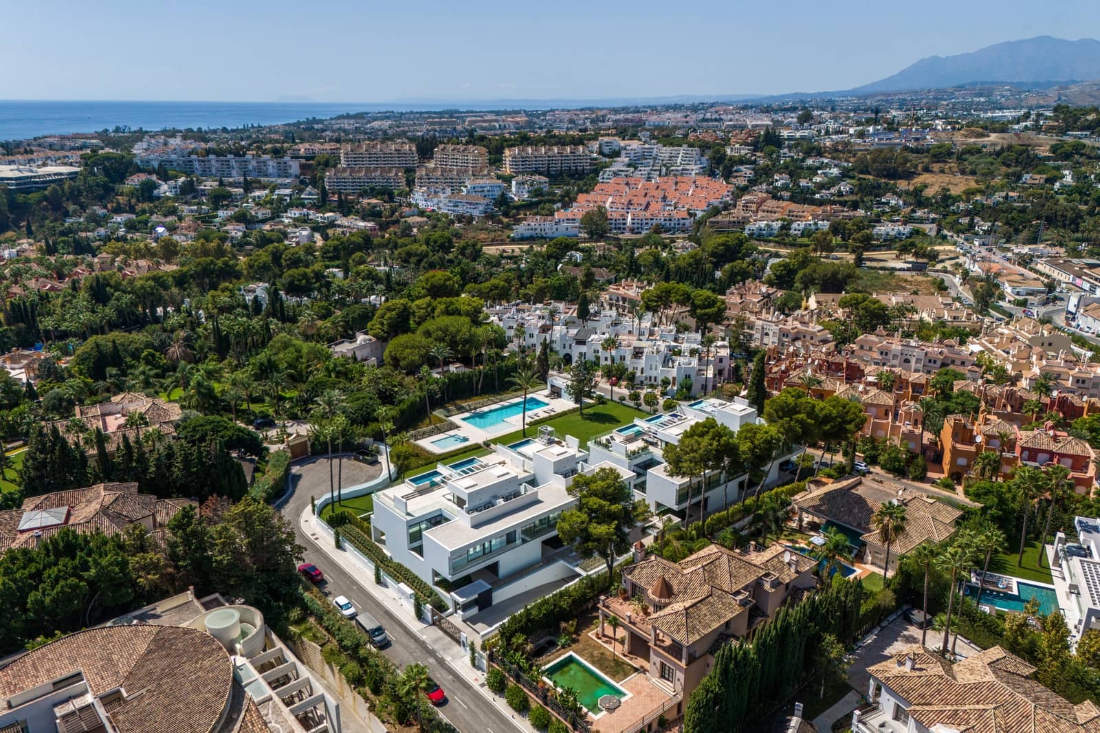 Pareado de 4 habitaciones en Nueva Andalucia en venta con piscina garaje - 4.800.000 € (Ref: 10186459)
