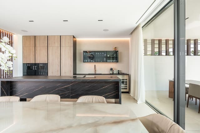 4 makuuhuone Paritalo myytävänä paikassa La Dama de Noche - La Alzambra, Marbella mukana uima-altaan 
autotalli - 4 800 000 € (Ref: 10186460)