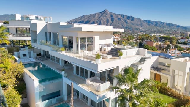 Chalet de 5 habitaciones en Nueva Andalucía Centro, Marbella en venta con piscina garaje - 3.990.000 € (Ref: 10186463)