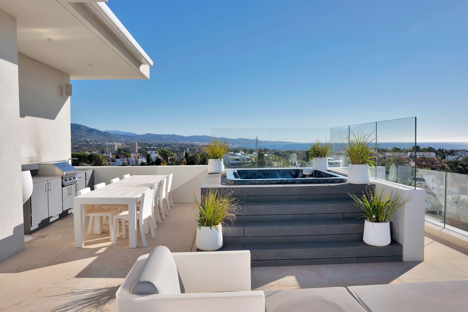 5 chambre Villa/Maison à vendre à Nueva Andalucia avec piscine garage - 3 990 000 € (Ref: 10186463)