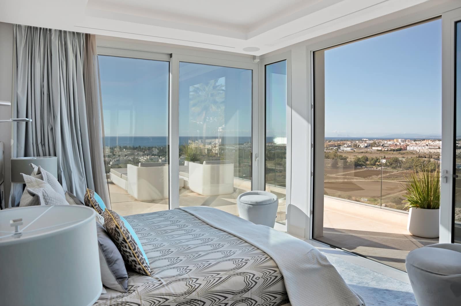 5 chambre Villa/Maison à vendre à Nueva Andalucia avec piscine garage - 3 990 000 € (Ref: 10186463)