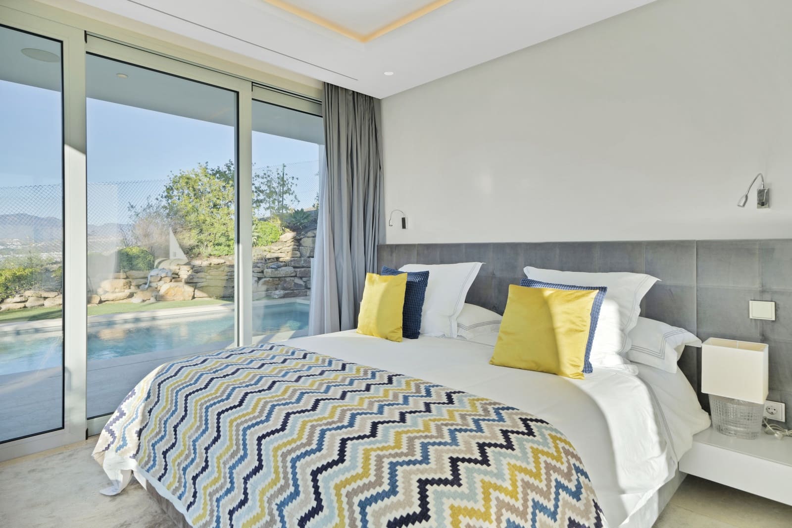 5 chambre Villa/Maison à vendre à Nueva Andalucia avec piscine garage - 3 990 000 € (Ref: 10186463)