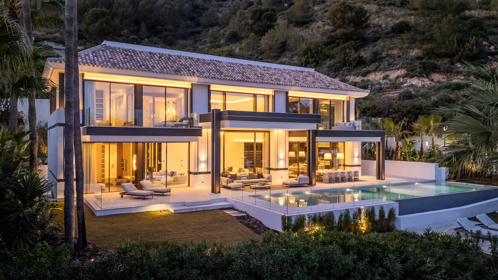 6 soverom Villa til salgs i Marbella med svømmebasseng garasje - € 14 950 000 (Ref: 10186464)