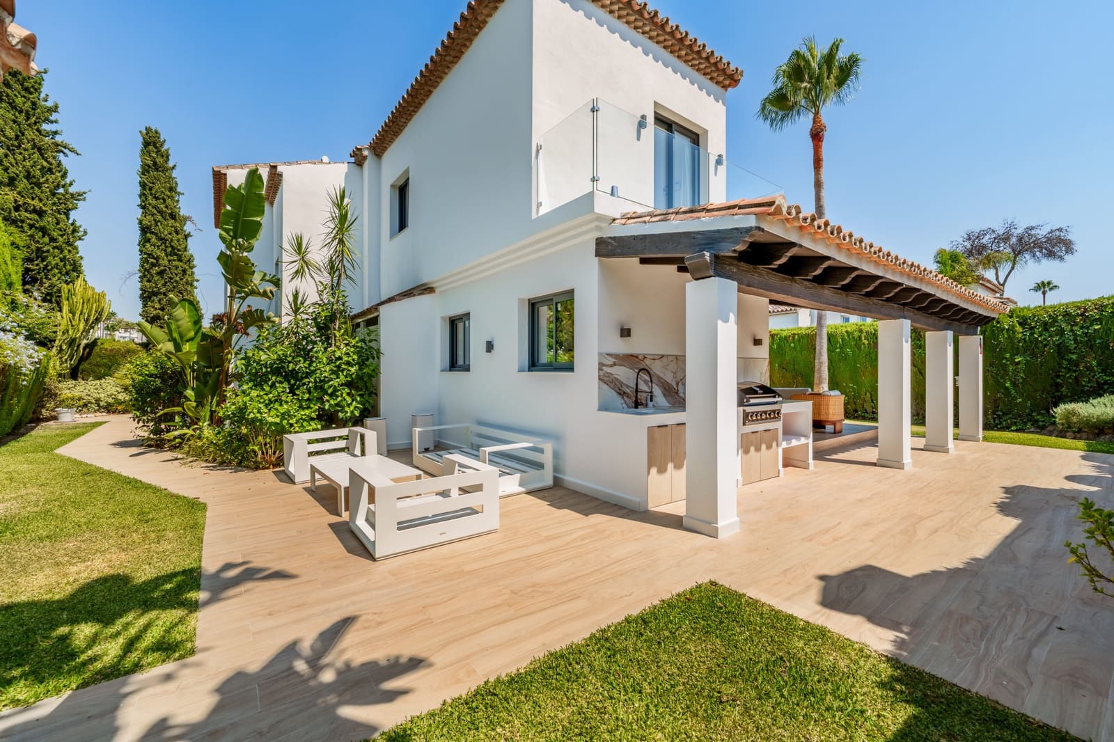 4 soveværelse Villa til salg i Marbella med swimmingpool garage - € 2.700.000 (Ref: 10186469)