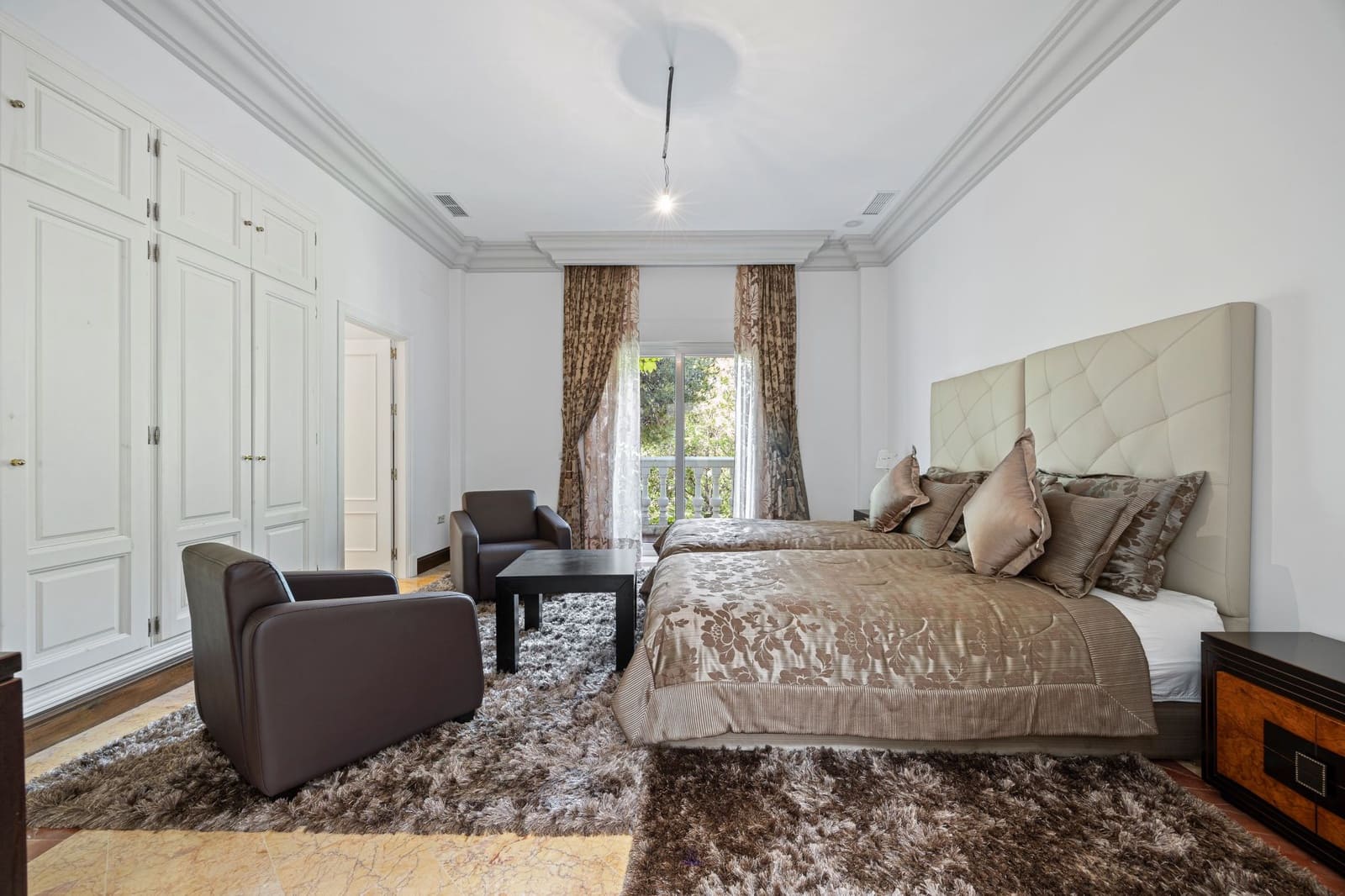 Chalet de 9 habitaciones en Marbella en venta con piscina garaje - 7.900.000 € (Ref: 10186471)