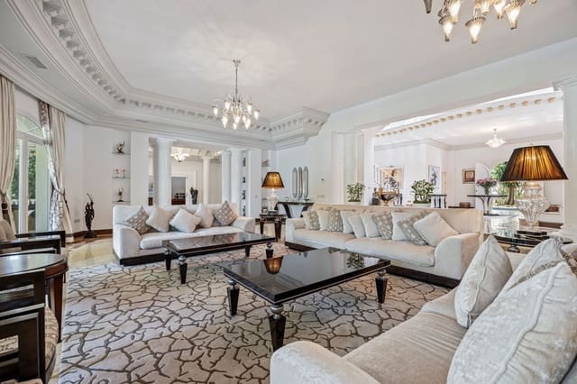 Chalet de 9 habitaciones en Sierra Blanca, Marbella en venta con piscina garaje - 7.900.000 € (Ref: 10186471)
