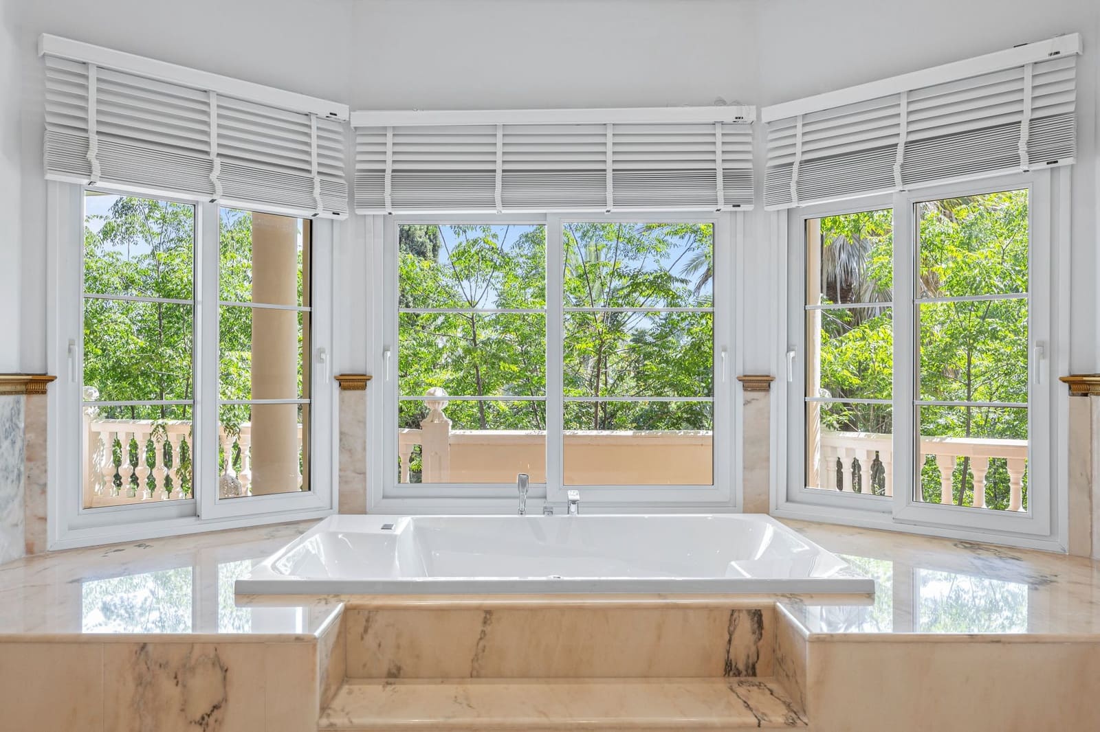 Chalet de 9 habitaciones en Marbella en venta con piscina garaje - 7.900.000 € (Ref: 10186471)
