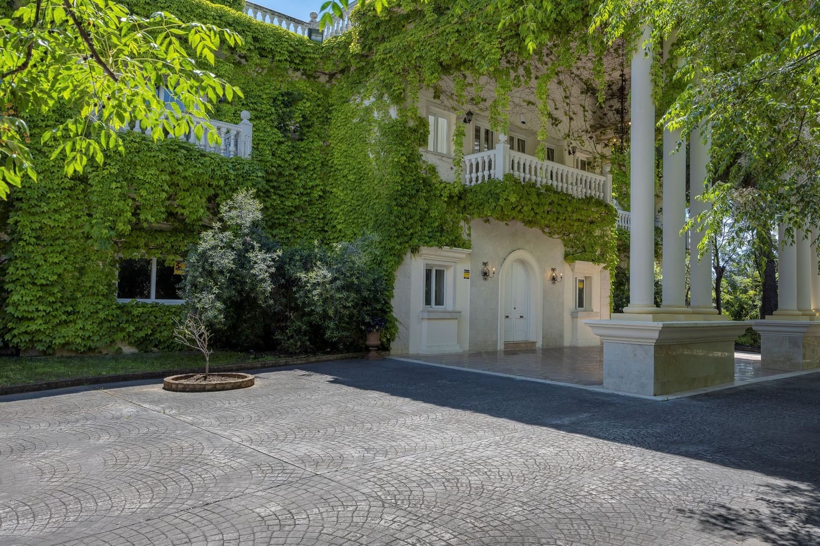 Chalet de 9 habitaciones en Marbella en venta con piscina garaje - 7.900.000 € (Ref: 10186471)