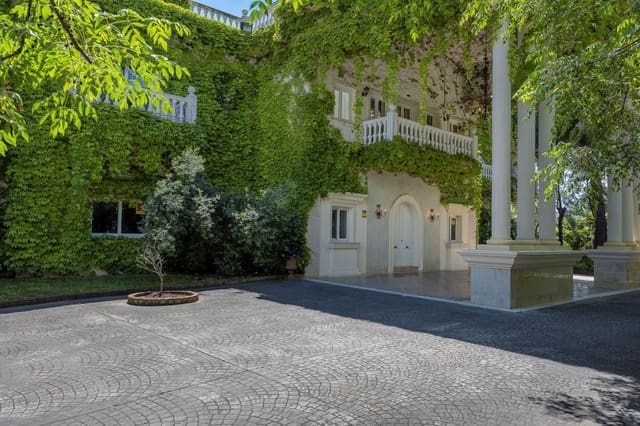 Chalet de 9 habitaciones en Sierra Blanca, Marbella en venta con piscina garaje - 7.900.000 € (Ref: 10186471)