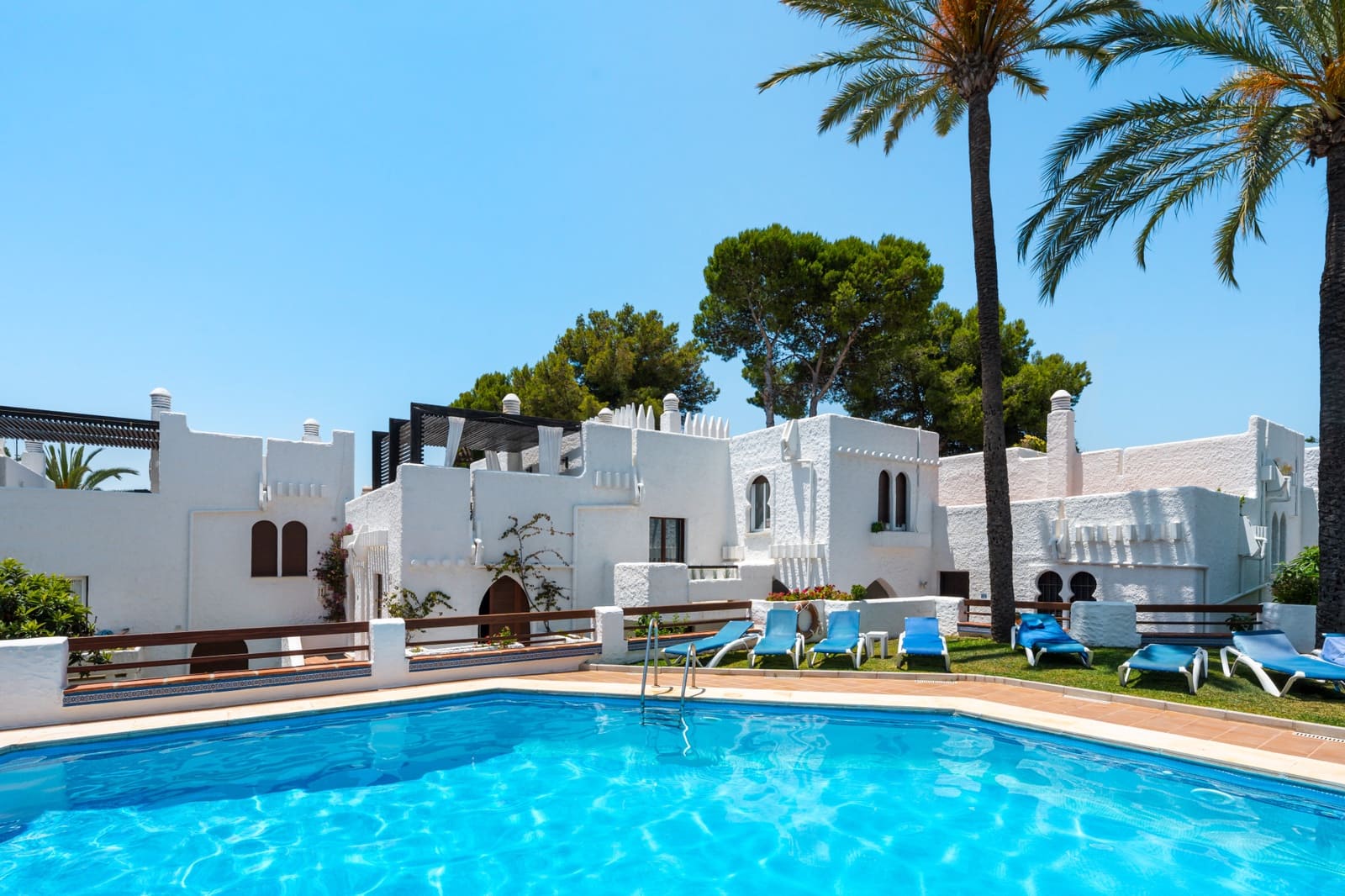 3 chambre Penthouse à vendre à Marbella avec piscine - 950 000 € (Ref: 10186476)