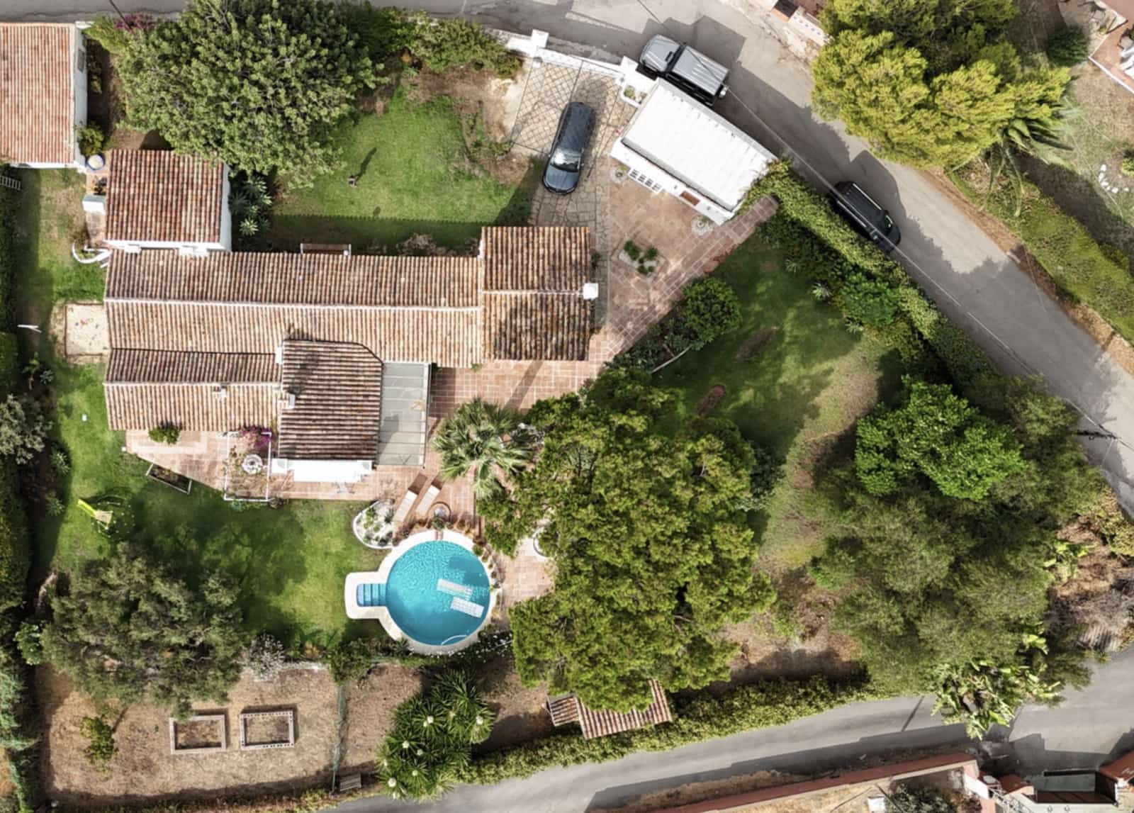 4 slaapkamer Villa te koop in Guadalmina met zwembad garage - € 1.650.000 (Ref: 10186483)