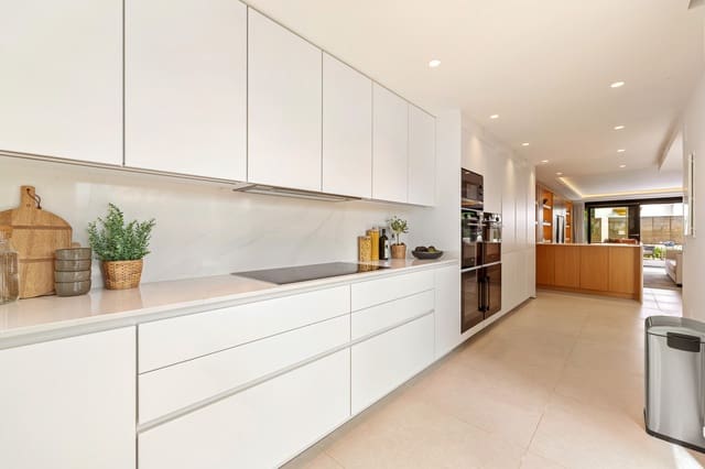 4 bedroom Townhouse for sale in Marbella with garage - € 2,895,000 (Ref: 10186500)