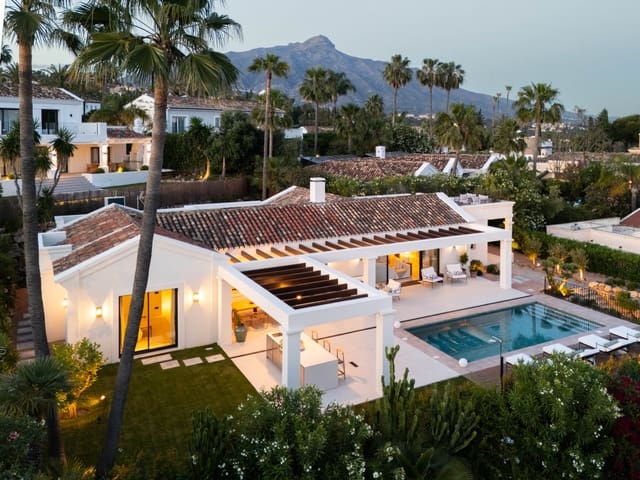 4 soverom Villa til salgs i Nueva Andalucía Centro, Marbella med svømmebasseng garasje - € 3 685 000 (Ref: 10186509)