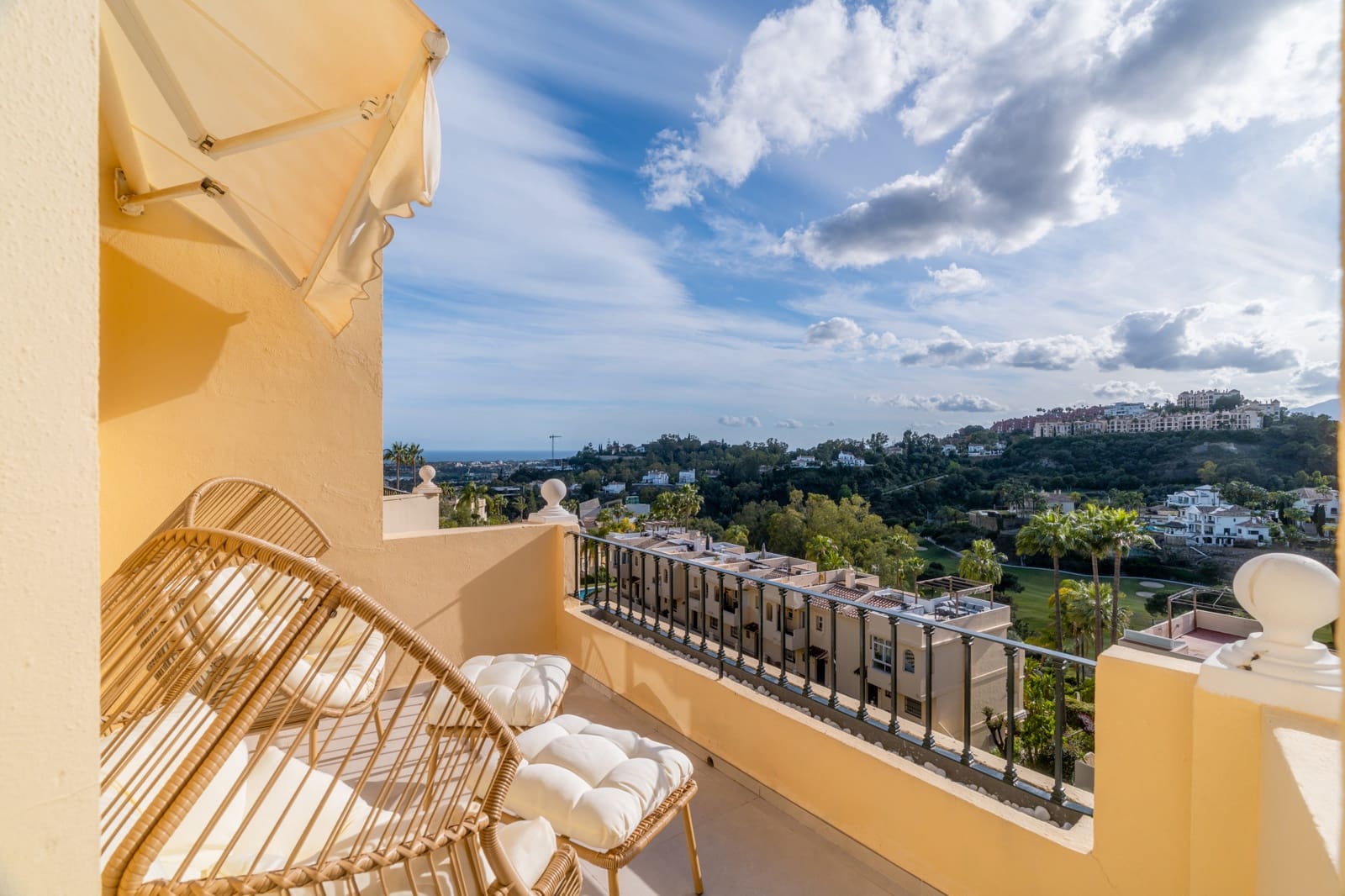 3 bedroom Penthouse for sale in Benahavis with pool garage - € 1,195,000 (Ref: 10186511)