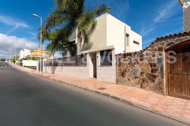 4 bedroom Villa for sale in San Bartolomé de Tirajana - € 1,350,000 (Ref: 8820554)