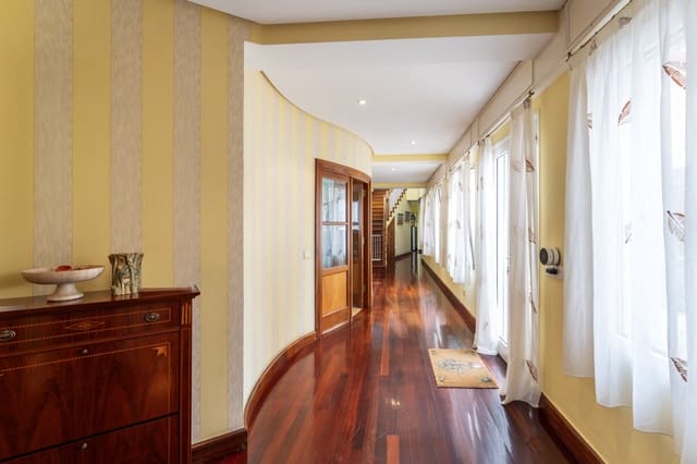 11 bedroom Villa for sale in Las Palmas de Gran Canaria - € 2,690,000 (Ref: 8947365)