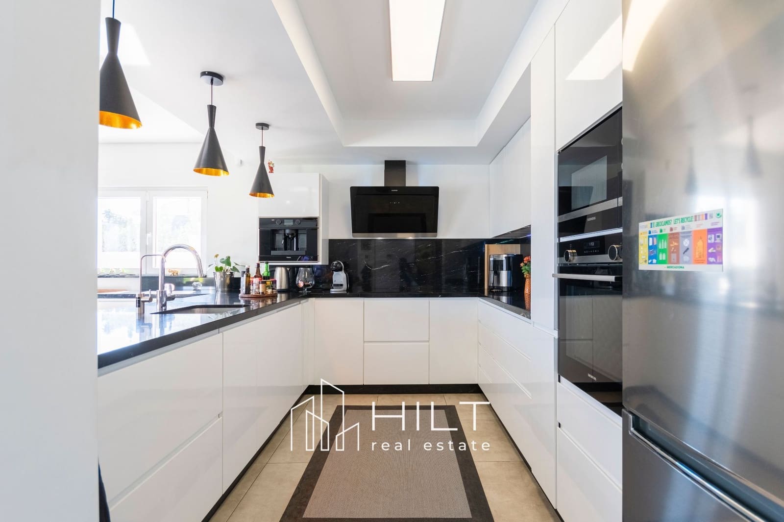 4 bedroom Villa for sale in Torrevieja with pool garage - € 949,999 (Ref: 10008323)