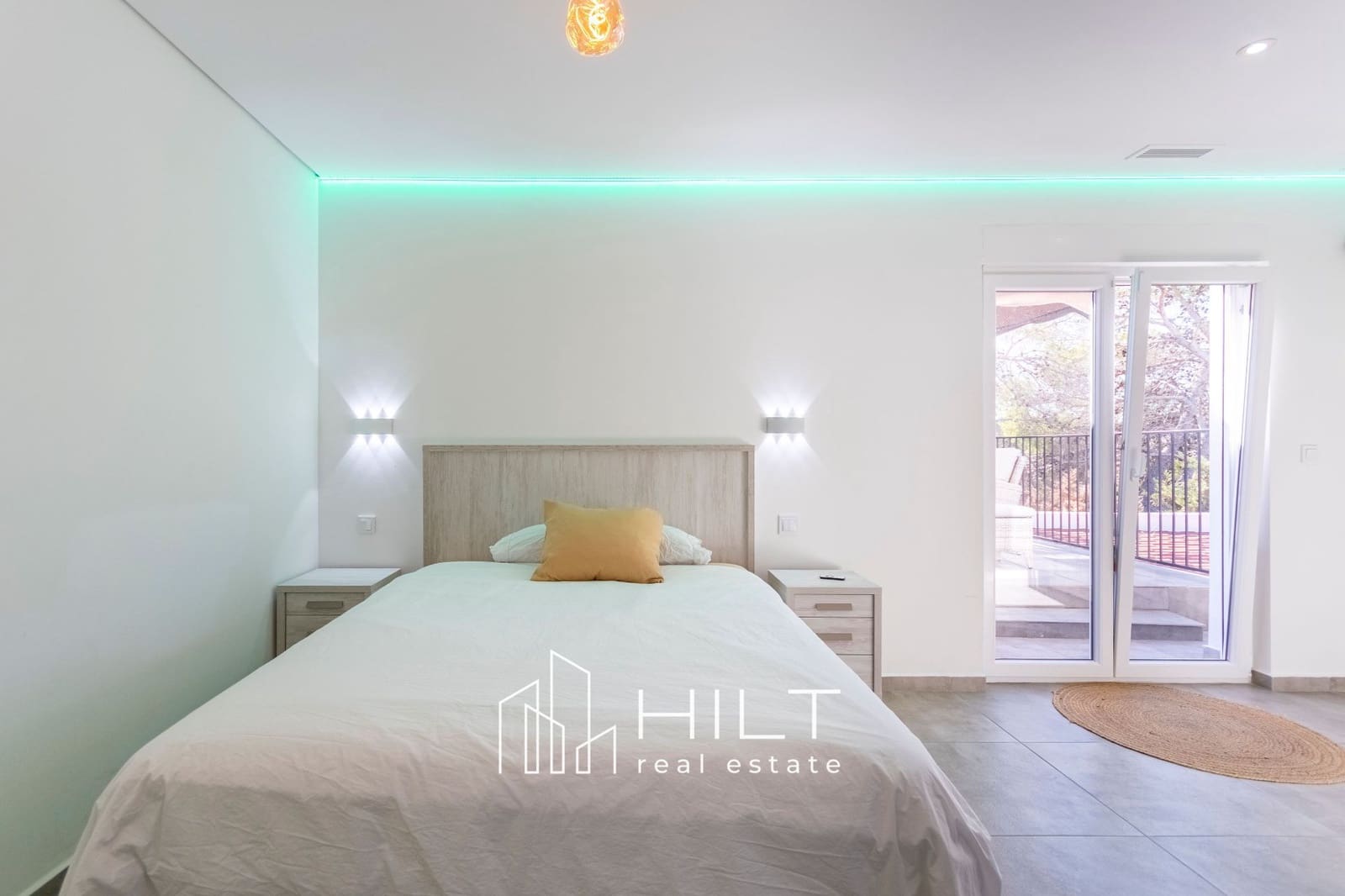 4 bedroom Villa for sale in Torrevieja with pool garage - € 949,999 (Ref: 10008323)