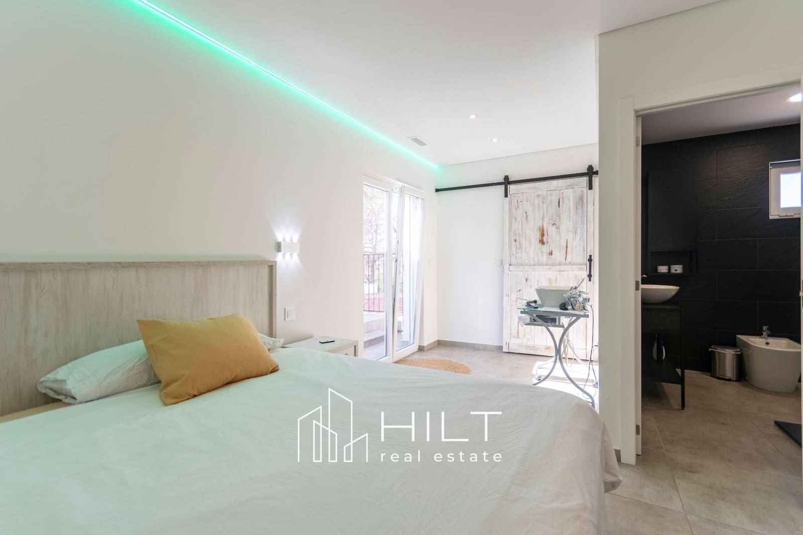 4 bedroom Villa for sale in Torrevieja with pool garage - € 949,999 (Ref: 10008323)