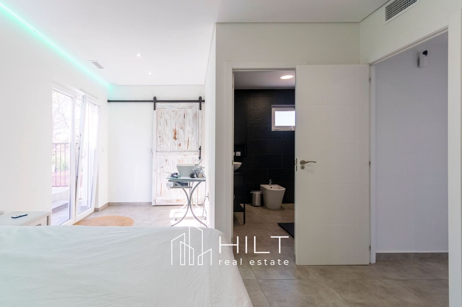 4 bedroom Villa for sale in Torrevieja with pool garage - € 949,999 (Ref: 10008323)