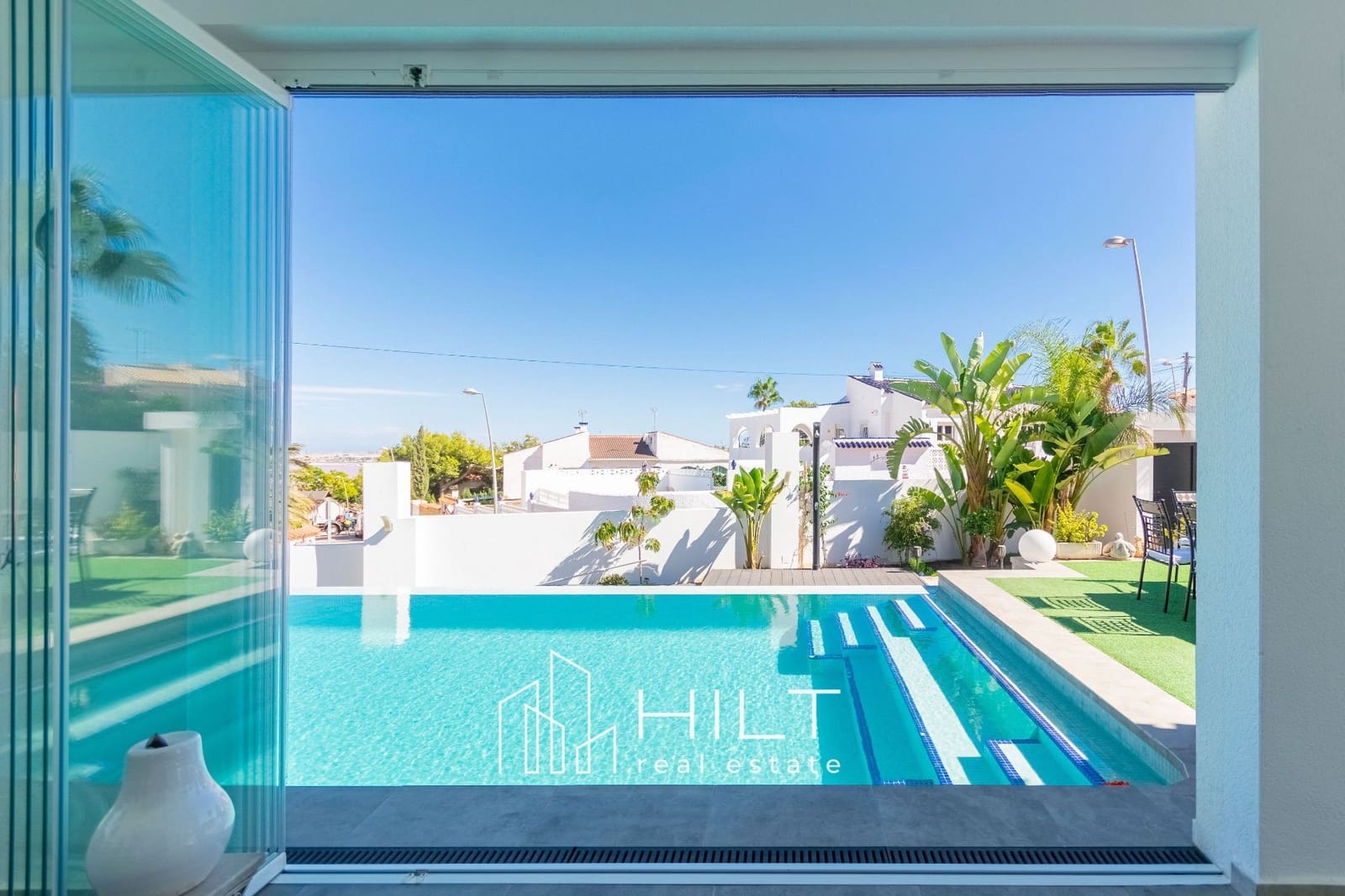 4 bedroom Villa for sale in Torrevieja with pool garage - € 949,999 (Ref: 10008323)
