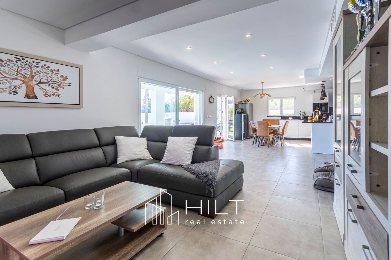 4 bedroom Villa for sale in Torrevieja with pool garage - € 949,999 (Ref: 10008323)