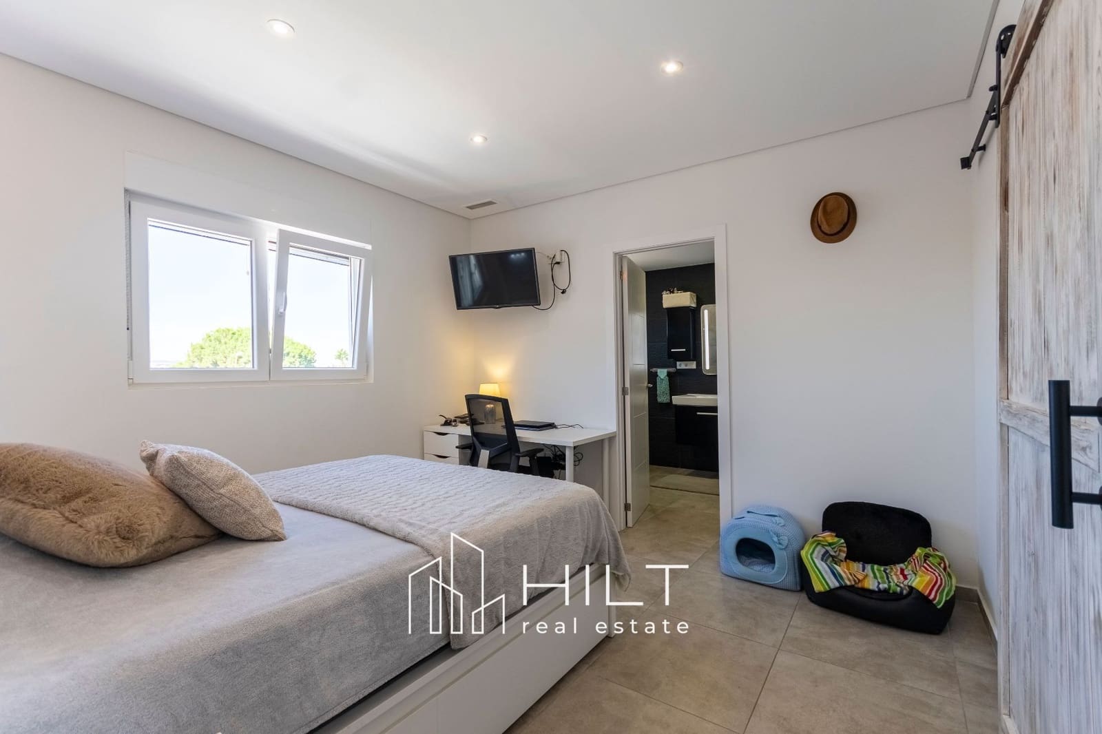 4 bedroom Villa for sale in Torrevieja with pool garage - € 949,999 (Ref: 10008323)