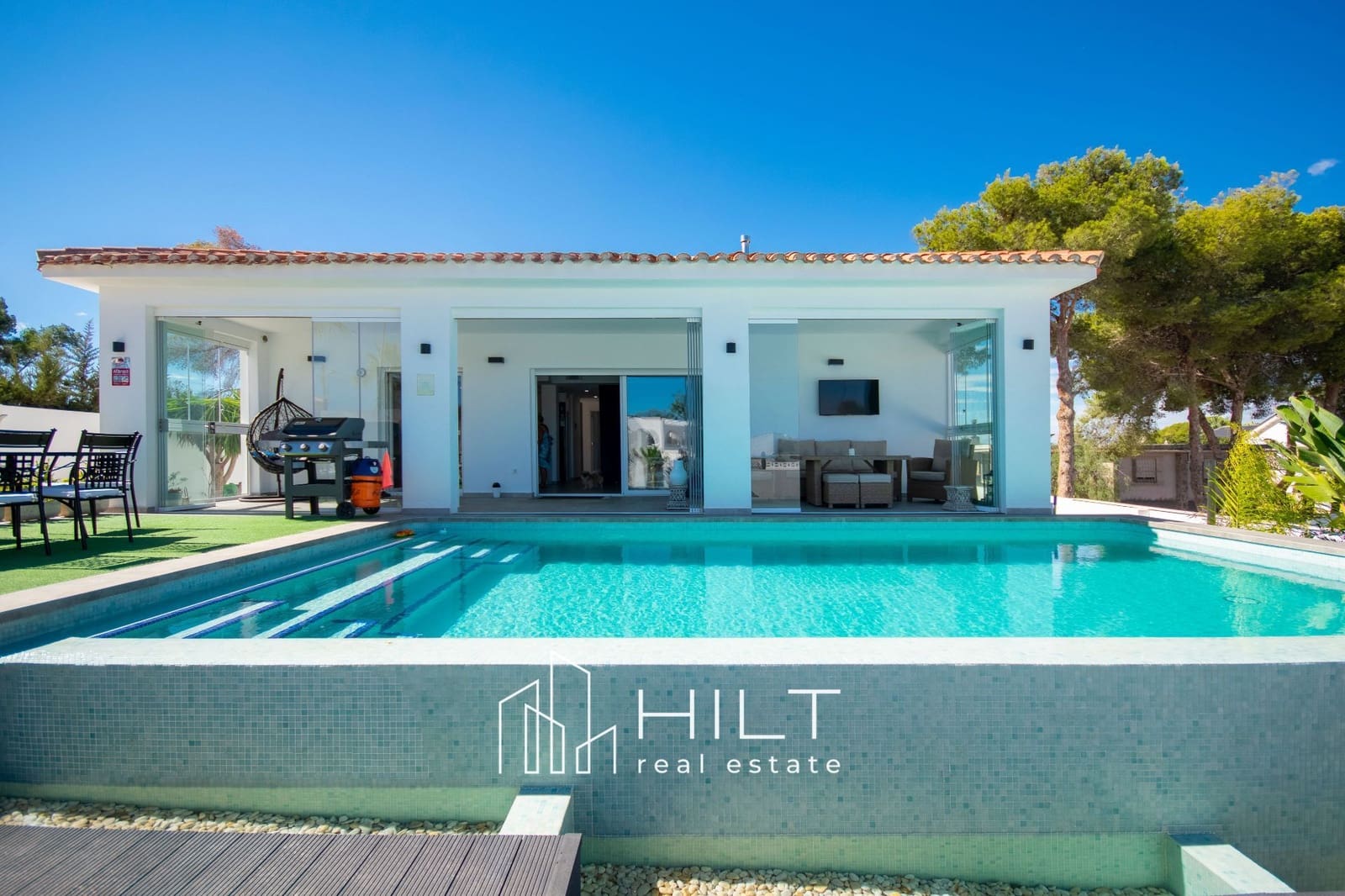 4 bedroom Villa for sale in Torrevieja with pool garage - € 949,999 (Ref: 10008323)