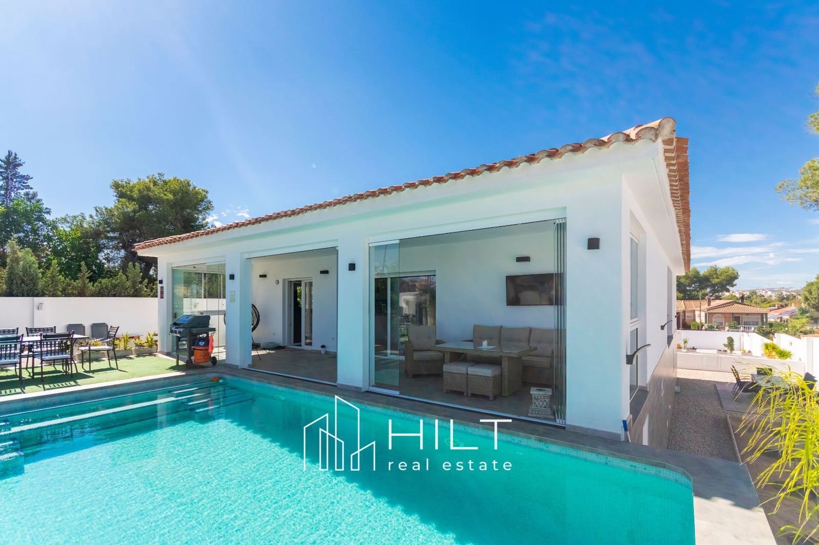 4 bedroom Villa for sale in Torrevieja with pool garage - € 949,999 (Ref: 10008323)