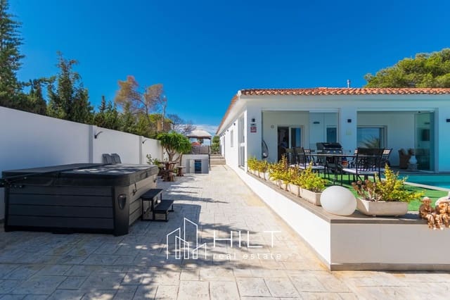 4 bedroom Villa for sale in Torrevieja with pool garage - € 949,999 (Ref: 10008323)