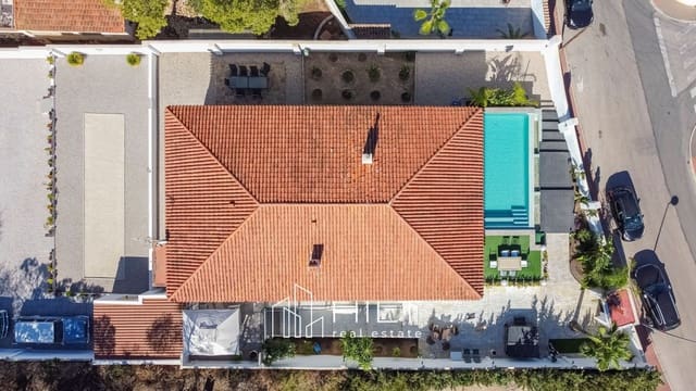 4 bedroom Villa for sale in Torrevieja with pool garage - € 949,999 (Ref: 10008323)