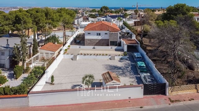 4 bedroom Villa for sale in Torrevieja with pool garage - € 949,999 (Ref: 10008323)