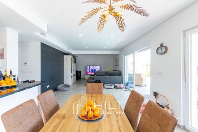 4 Zimmer Villa zu verkaufen in Torrevieja mit Pool Garage - 949.999 € (Ref: 10077641)
