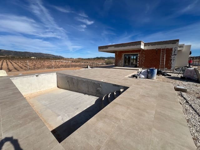 3 bedroom Villa for sale in Pinoso with pool - € 350,000 (Ref: 8894426)