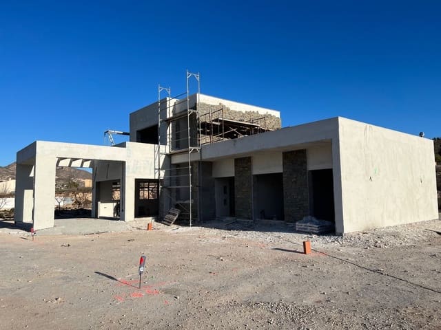 Chalet de 4 habitaciones en Aspe en venta con piscina - 465.000 € (Ref: 8894427)