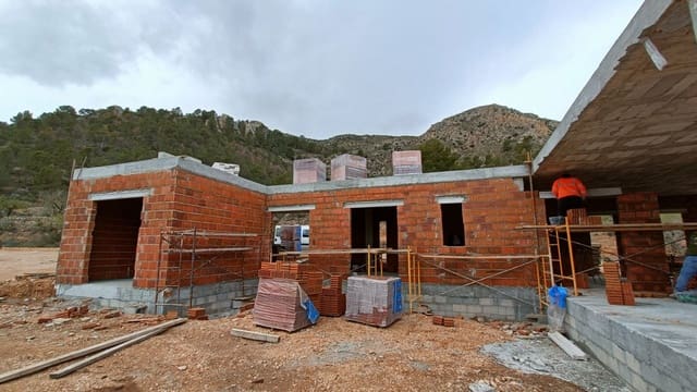 4 Zimmer Villa zu verkaufen in La Romana mit Pool - 450.000 € (Ref: 8894428)