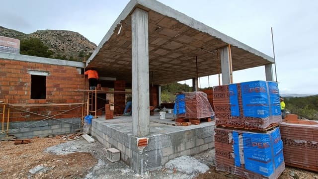 4 Zimmer Villa zu verkaufen in La Romana mit Pool - 450.000 € (Ref: 8894428)