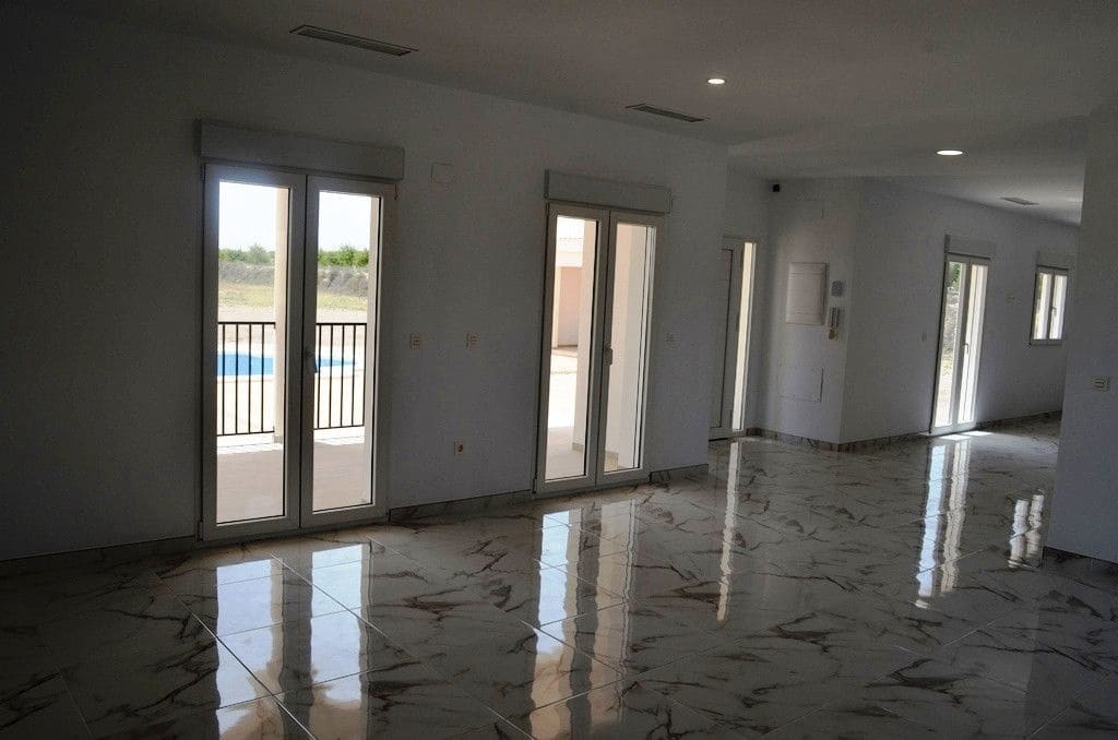 4 bedroom Villa for sale in Pinoso with pool garage - € 505,000 (Ref: 8894435)