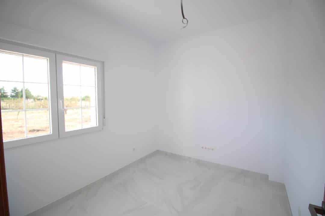 3 bedroom Villa for sale in Pinoso with pool garage - € 449,000 (Ref: 8894436)