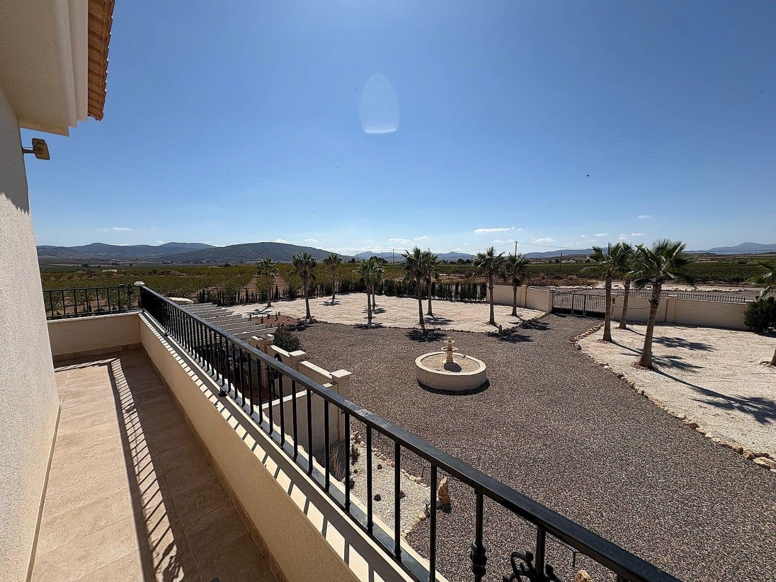 Chalet de 3 habitaciones en Pinoso en venta con piscina garaje - 449.000 € (Ref: 8894436)