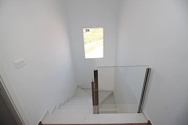 3 soveværelse Villa til salg i Pinoso med swimmingpool garage - € 375.000 (Ref: 8894438)