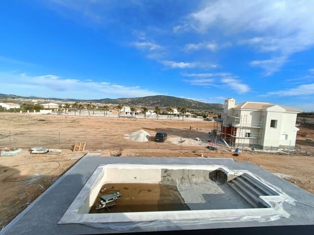 3 soveværelse Villa til salg i Pinoso med swimmingpool garage - € 375.000 (Ref: 8894438)