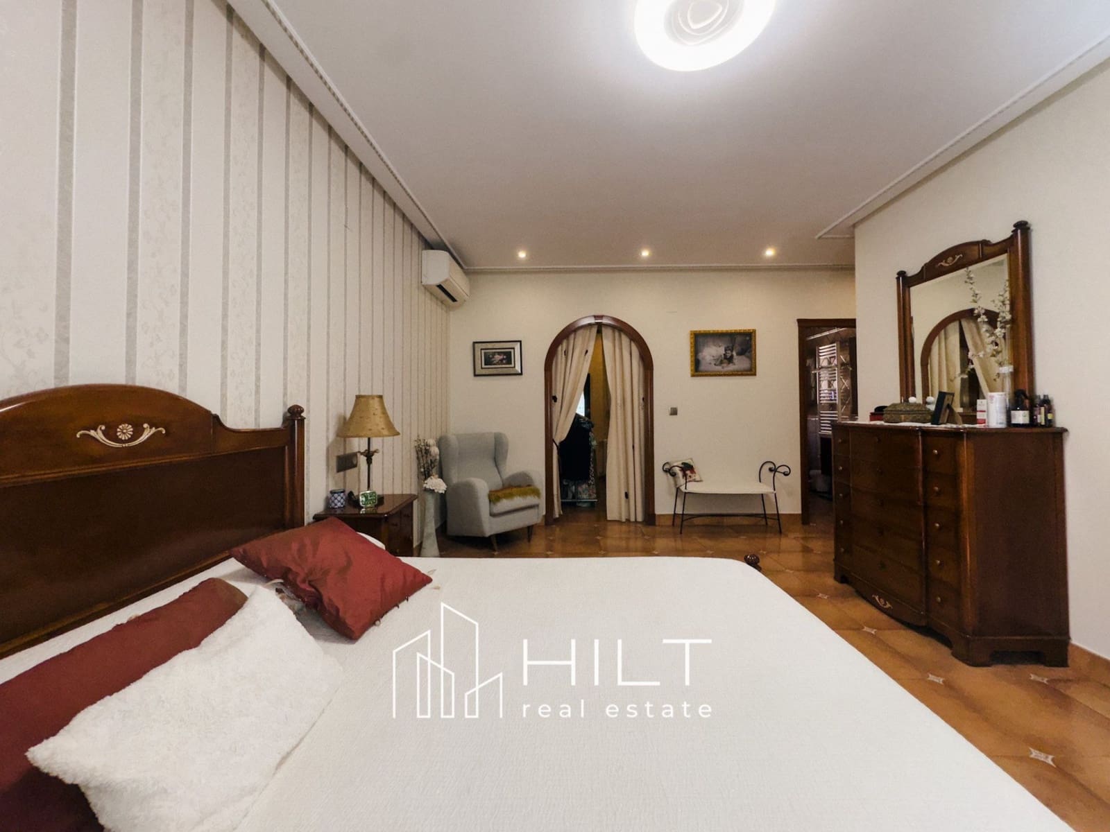 6 bedroom Villa for sale in Bigastro with garage - € 499,999 (Ref: 9165522)