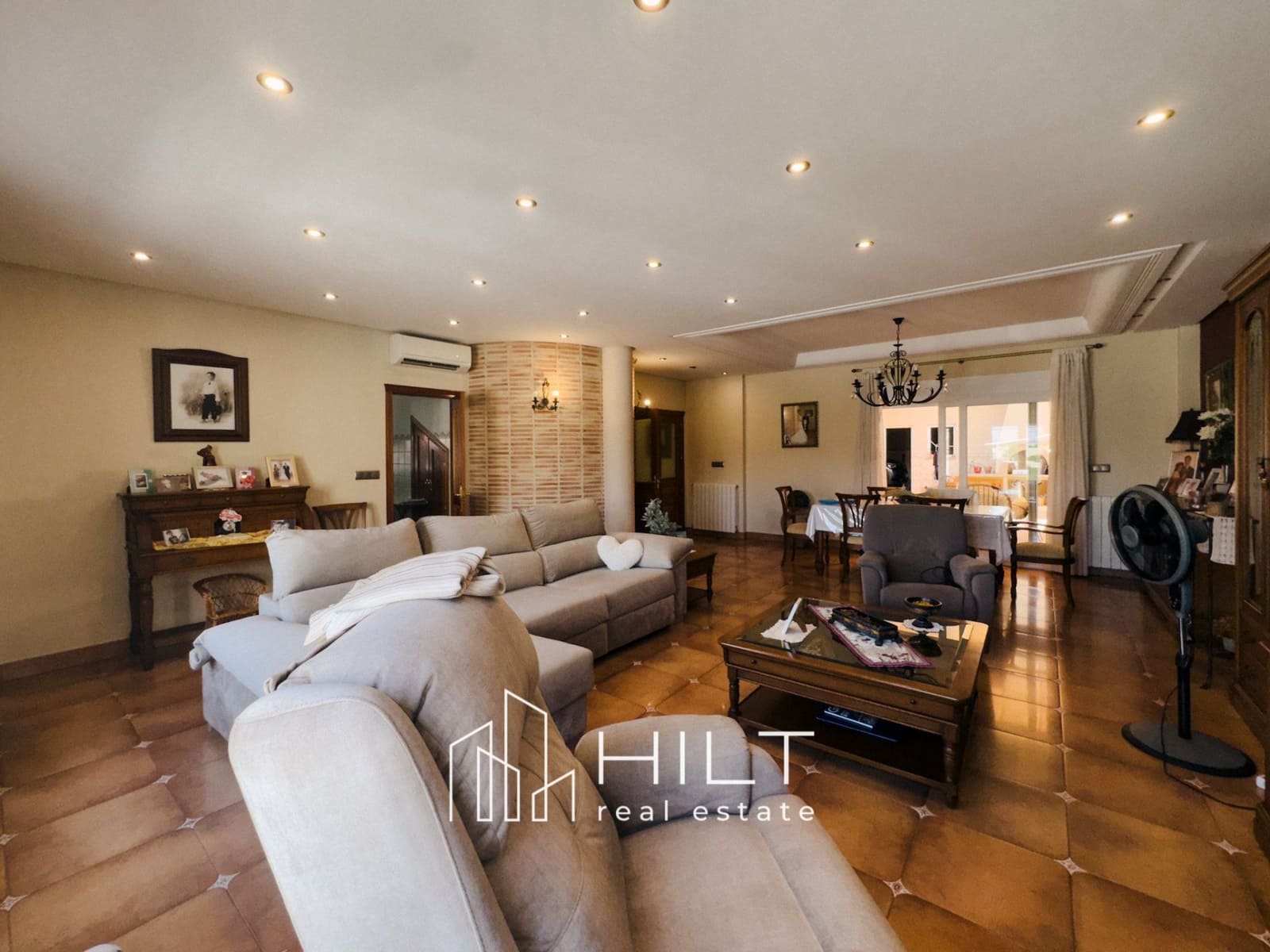 6 bedroom Villa for sale in Bigastro with garage - € 499,999 (Ref: 9165522)