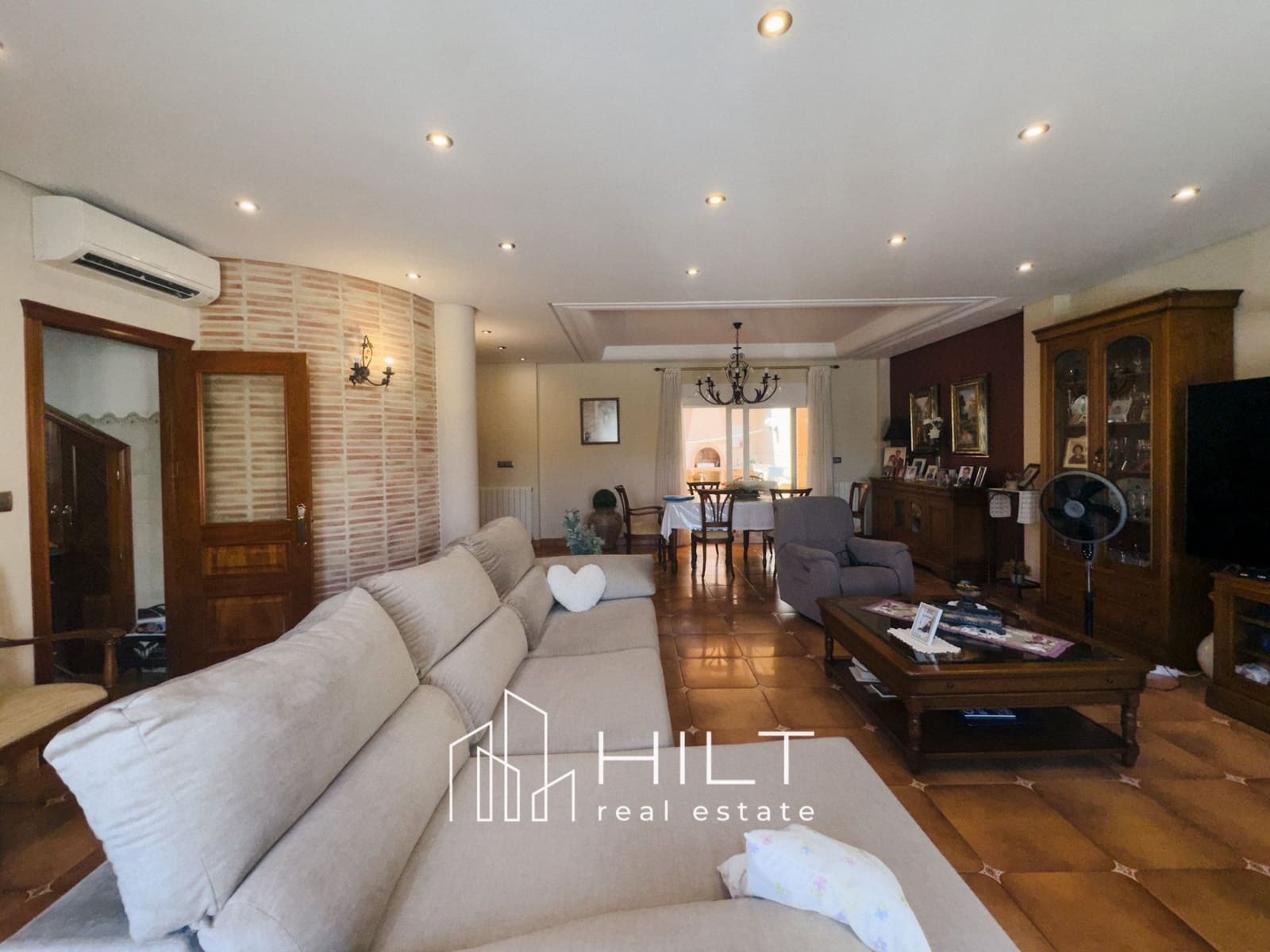 6 bedroom Villa for sale in Bigastro with garage - € 499,999 (Ref: 9165522)