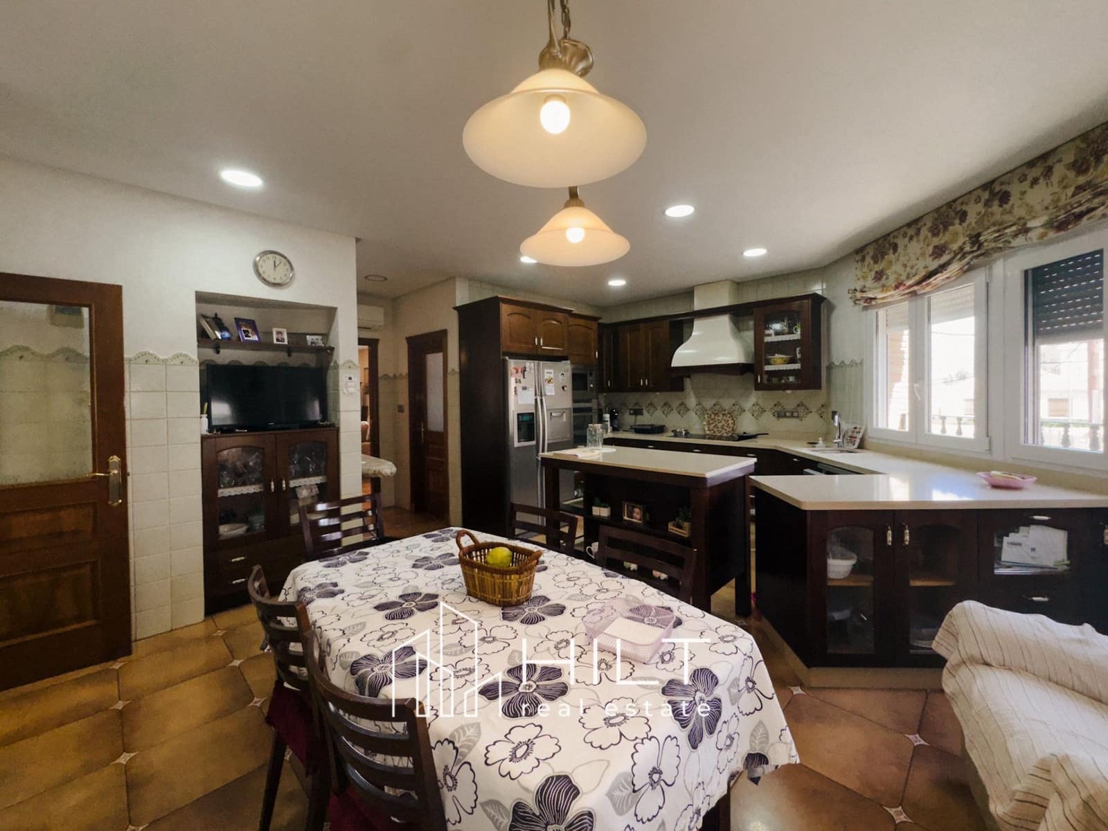 6 bedroom Villa for sale in Bigastro with garage - € 499,999 (Ref: 9165522)