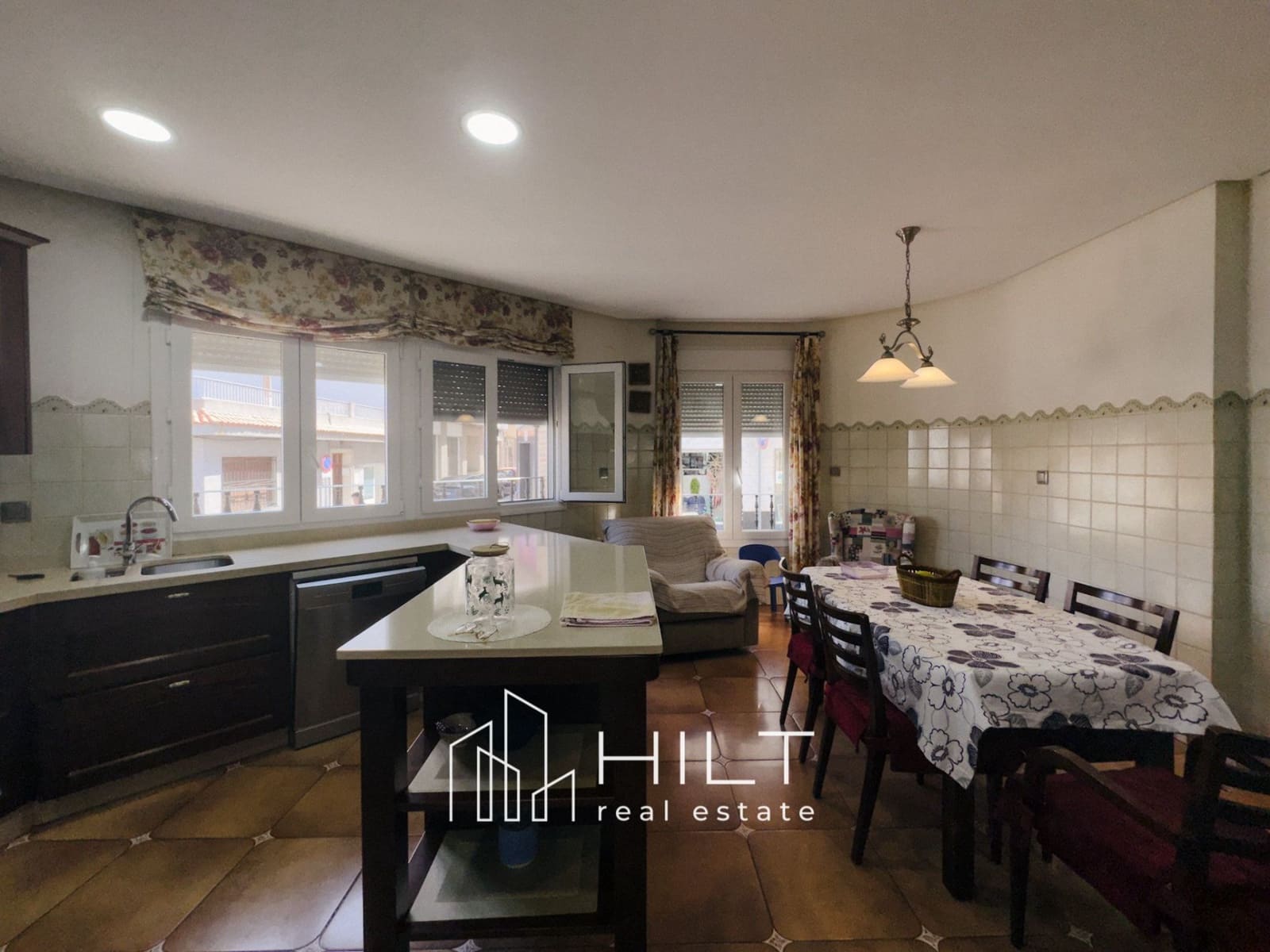 6 bedroom Villa for sale in Bigastro with garage - € 499,999 (Ref: 9165522)